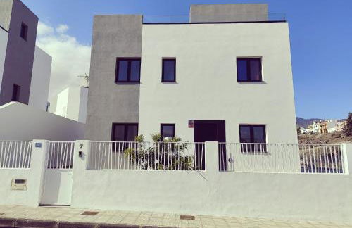 Villa de 4 dormitorios, moderna y nueva, con aire acondicionado, cerca del mar y playa - Casa Maravilla - Foto 3