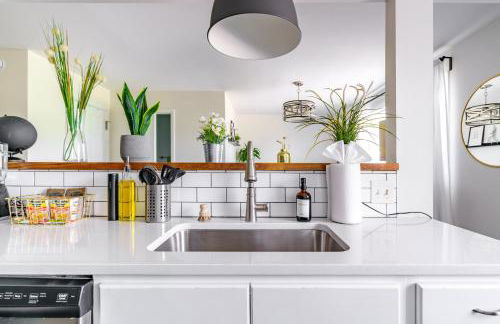 Jungle House Columbus Short North Downtown Free Parking - Steps to Convention Center & Nationwide Arena - 1BR Luxury Home - Sleeps 6 - Over 5,800 Five Star Stays - Foto 72