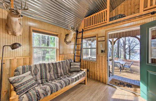 Lakefront Cabin with 2 Lofts, Boats on 4 Acres - Foto 3
