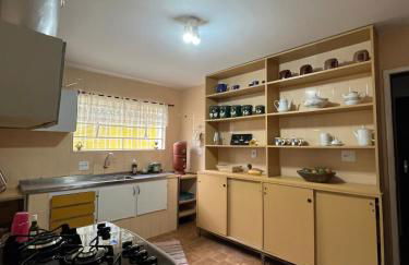 Chácara Casa Amarela - estrutura completa de lazer - ambientes elegantes e exclusivos - campo de futebol e bocha - piscina - lareiras - 10 min Rota do Vinho - Foto 20