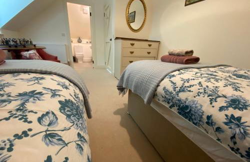 Private detached cottage sleeps 4 - Photo 32