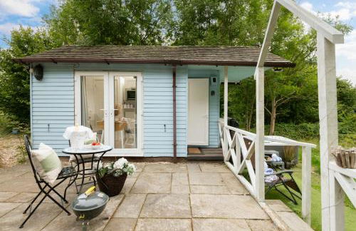 Woodland Art Studio - Cosy Woodland Studio with Private Hot Tub - Photo 14