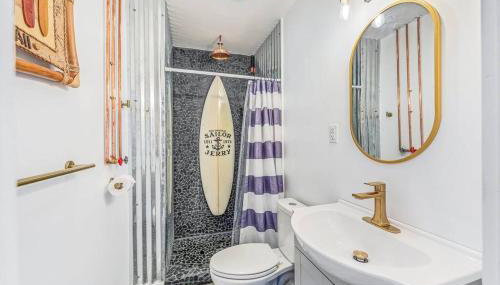 Livin Right Surf Loft: pickleball, basketball, close to the fun - Foto 3