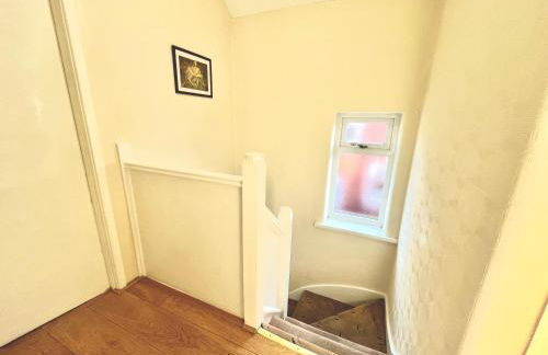 Spacious 3-Bed Family Retreat with Cosy Living and Garden! Free parking - Foto 9