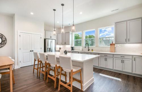 Spacious 4BR Near UNC Charlotte & Major Venues - Foto 31