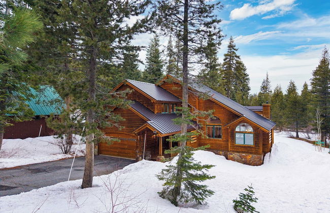 5 Mins to Ski Resort Ping Pong, Pool Table, Deck Donner Ridge by Avantstay - Foto 40