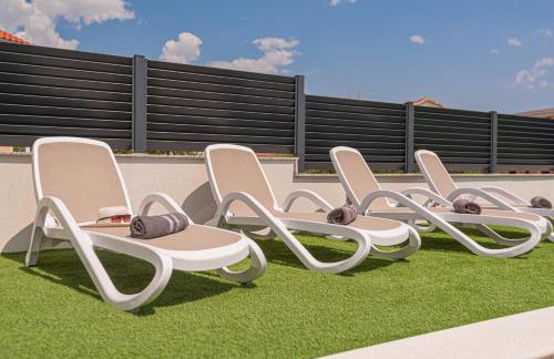 VILA VASILJ dein eigener Pool oder dein eigener Whirlpool mit Aussicht, dein Urlaub, deine Privatsphäre, deine Wahl - Photo 4