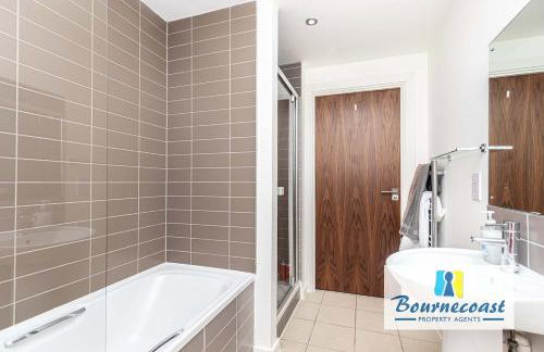 LILYPAD by BOURNECOAST- A Lovely Second Floor Flat in Poole Town Centre with a Lift - FM10693 - Foto 14