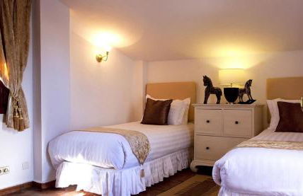 Paradisiacal Villa in Benahavís with Jacuzzi and Private Pool - Photo 16