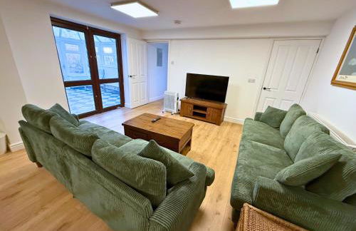 New 4 Bed House Sleeps up to 8 People - Foto 22