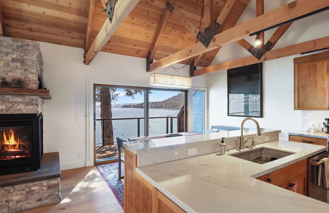 Soak in Luxury Lake Views of Tahoe From Deck - Foto 9