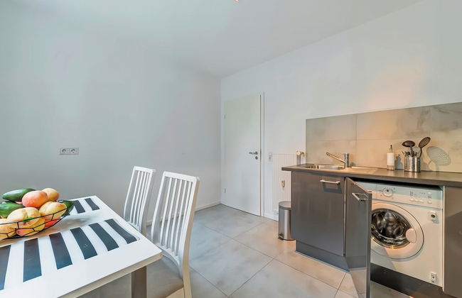 Cozy Stylish Berlin Apartment With 2 Bedrooms - Photo 7