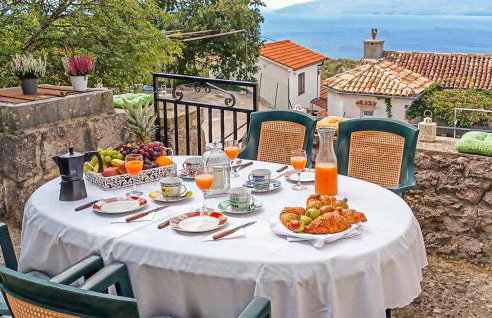 Three-Bedroom Holiday Home In Dragozetici - Foto 1