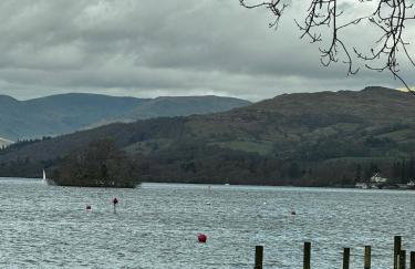 The Lake House - Quiet, Dog Friendly, By the Lake, Free Parking - Photo 28