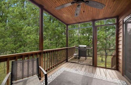 Two Cabins Retreat in Woods Resort - Dog-Friendly - Foto 37