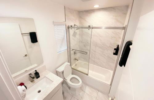 Modern 3BR Home in Mid-City - Photo 19