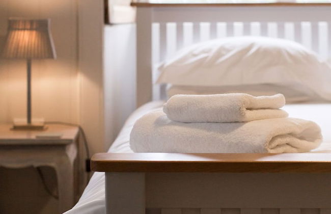 JOIVY Stunning 3 Bed Lodge With Gardens At Gilmerton House - Photo 8