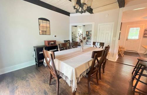 Dual-Home Berkshire Retreat Sleeps 16 - Foto 14