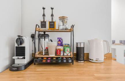 Elegant Garden Apartment, Private Parking & EV Charger, Walk to Town - Foto 40