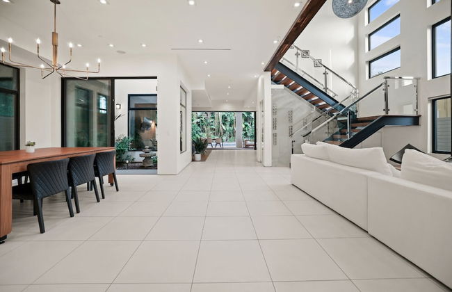 Crescent Heights - Photo 29