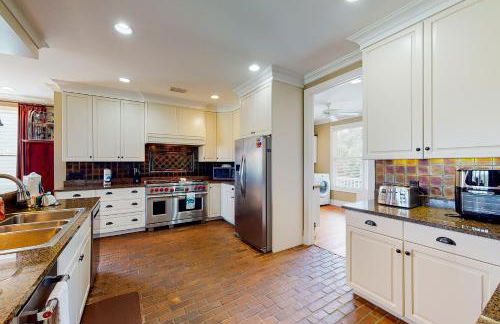 Fantastic getaway with private pool, deck, game room, AC & fast WiFi - Foto 17