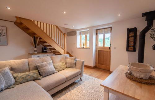 Bramble Cottage - Cosy 2 Bed With Deluxe HOT TUB & Log Burner - Photo 30