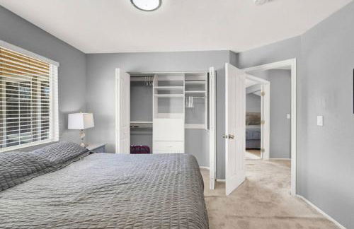 Luxe 4BR Vegas Retreat Pool, Games and BBQ - Foto 11