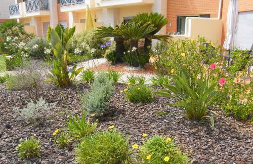 Luxurious first floor apartment with balconies overlooking pool and gardens. - Foto 34