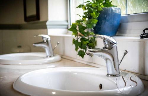 Spacious 6BR Villa in 32 Le More Birmingham with 7 Beds and Free Onsite Parking - Foto 47