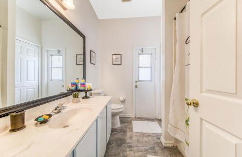 CozyCove near Disney Universal Pool Home Sleeps 10 - Foto 26