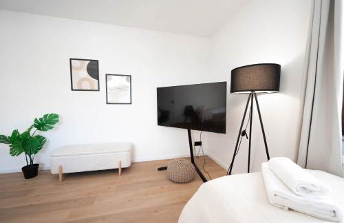 Malu Rooms - Attraktive Lage, Balkon, SmartTv, 24h Checkin, Waschmaschine, - Foto 13