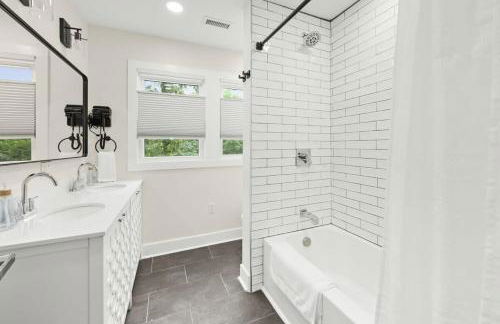 4BR for 10, Near Ark, High-Tech Kitchen, Parking! - Foto 17