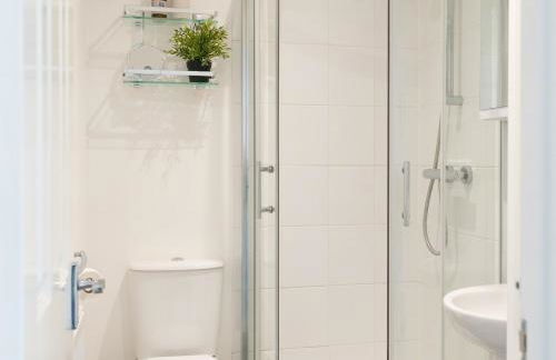 #08 Stylish Solihull Stay Sleeps 4 BHX NEC 10 mins - Free Parking - perfect for contractors and families - Foto 16