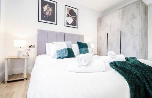 The Kingsmead Loft - Stylish 1BR Top Floor Apt with King or Twin Beds & Free Secure Underground Parking, Central High Wycombe HP13, Sleeps 3 - Foto 8