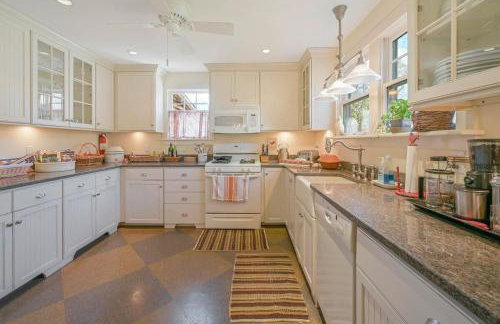 Gorgeous Hamptons Farmhouse - Get the Beach without the Traffic! - Foto 10