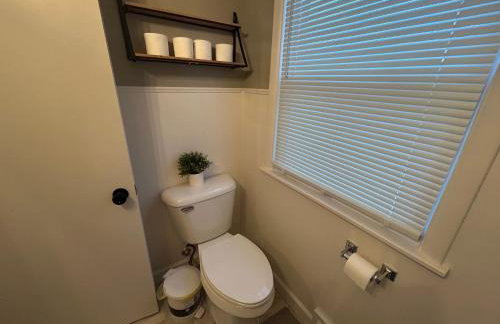 Spacious 3 Bedroom Home with Game Room and Parking - Foto 12