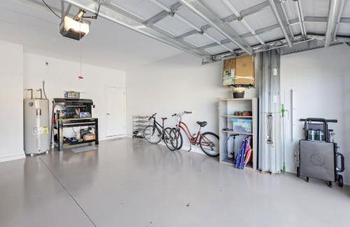 Modern waterfront home in Artesia with pool/gym - Photo 24