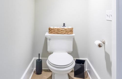 Modern Tudor Style Carriage House - Patio & grill - Foto 16