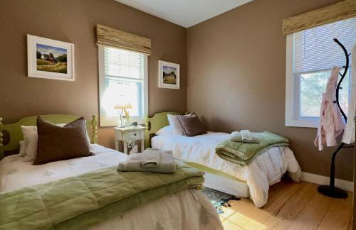 1890 CapeCod farmhouse:Charming, Private, Spacious - Photo 28