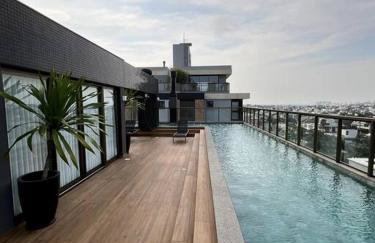 Apto Elegante com Localização Privilegiada e Rooftop incrível - Foto 14