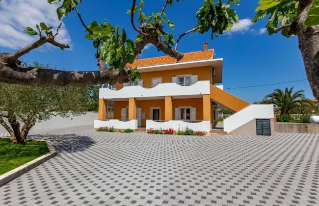 Peaceful Murvica Villa Pool, Garden, and Modern Comfort - Photo 29