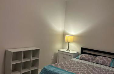 Modern 4 bedroom house close to Loop 20, TAMIU, Airport, and Hospitals - Foto 10