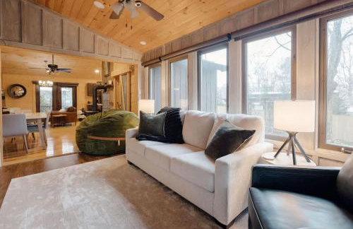 Home with Sauna & Hot Tub & Lake Access - Foto 6