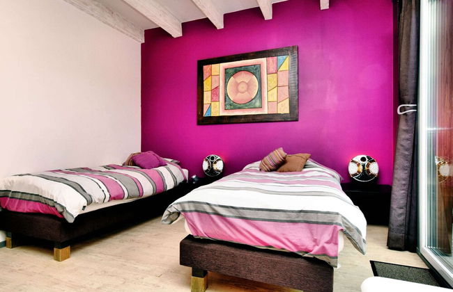 Beautiful Villa with Heated Outdoor Pool, Sauna, Hot Tub in Forest - Photo 9