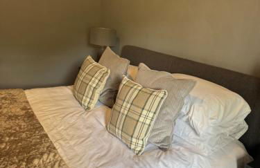 Beautiful 2-bed Study or Visit Flat - Photo 21