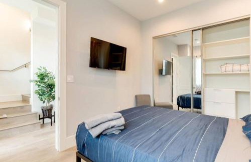 Luxury Modern 4 bedroom 3 Bath Home With Rooftop Deck #3 - Foto 37