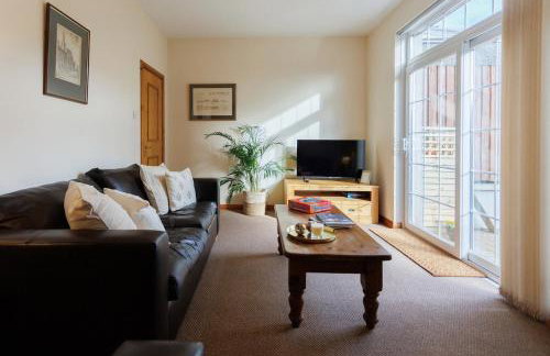 Saintfield Centre - Sleeps 8 - Garage & patio - Foto 24