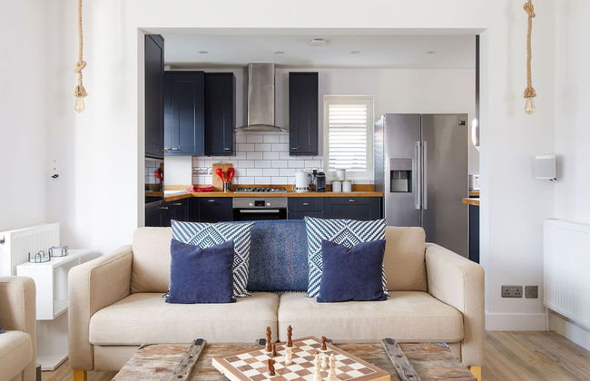 Coastal Retreat for 6 Close to Beaches - Photo 1