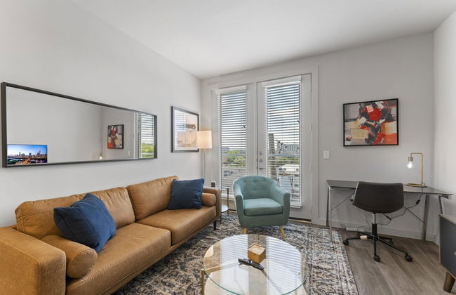 Prime Soco Bright 2BR King Suite w Pool Parking - Foto 10