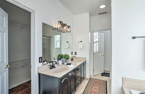 Alluring Home with Fire Pit Less Than half Mi to OIT! - Foto 13